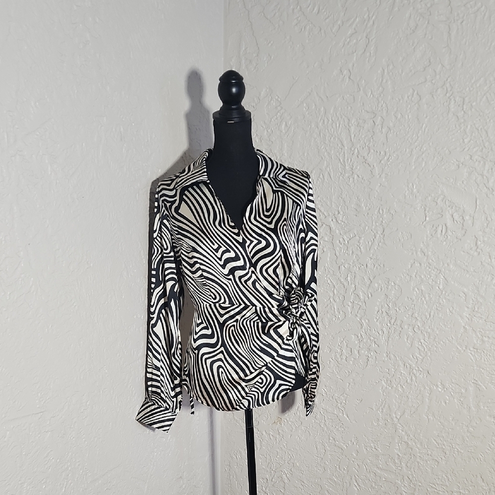 Jabra White And Black Womens Blouse